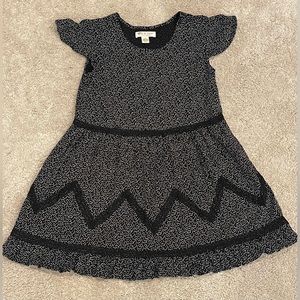 NORDSTROM NEW ZOE ROSE FLUTTER BLK WHITE DOT DRESS. CROCHET ACCENTS. GRLS LARGE.